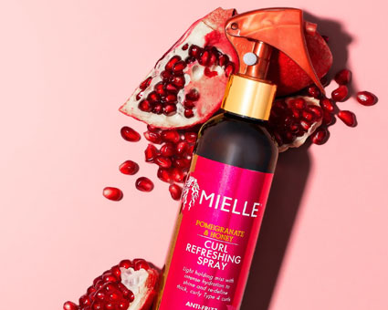 Mielle Curl Refreshing Spray: Nourishing mist for vibrant, defined curls